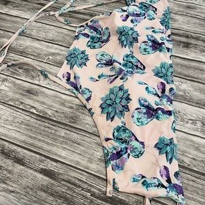 Bathing suit top lace up back CUPSHE